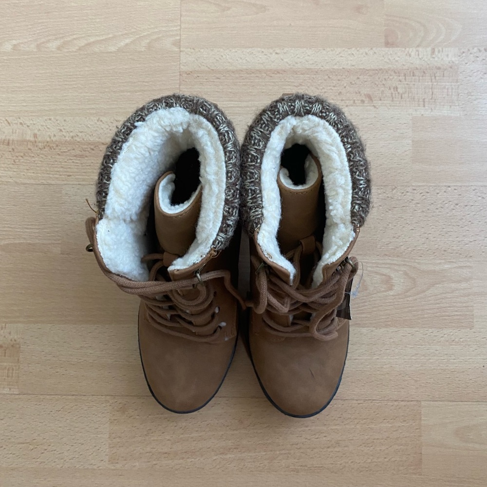 Boots - Picture 6 of 9
